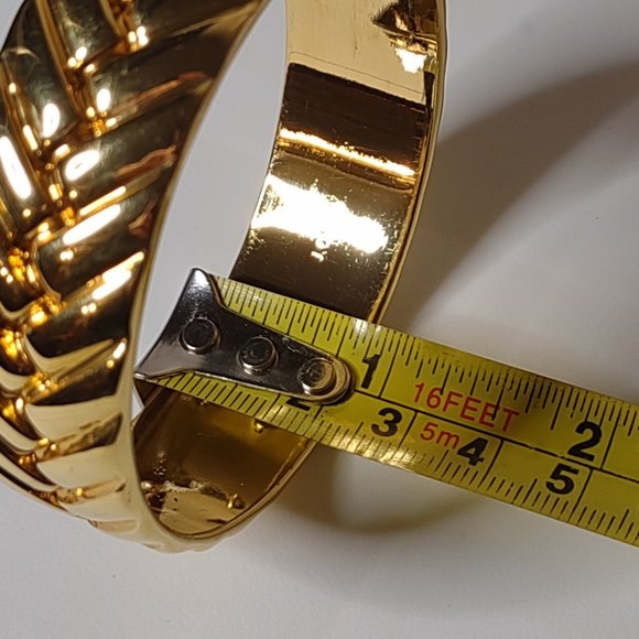 7.5 Inch Gold Tone Metal J Crew Bangle - Picture 6 of 8